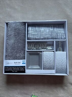 Mainstays Gray and White 17-Piece Bath Accessory Set